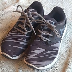 Girls Under Armour camo lace up shoes